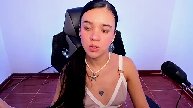 Isabellawhitmore - Flash tits