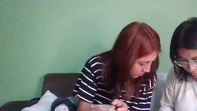 Sarah12333 - En cuatro las dos