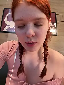 Freaky__Nikki - cum under the table risky