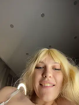 EasyPease - take off my bra and show boobs
