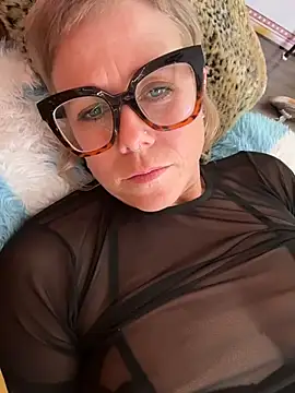 Goodgirlbabydoll - Clit play!
