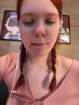 Freaky__Nikki - cum under the table risky