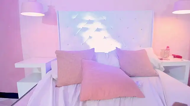 ScarlettBlaair - Close tits on cam
