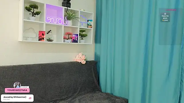 Cuteloat - play with my straps