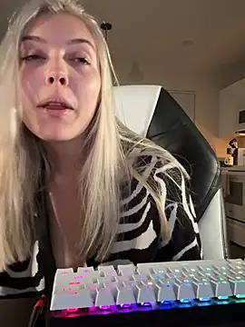 Rainsworld420 - Tittie time