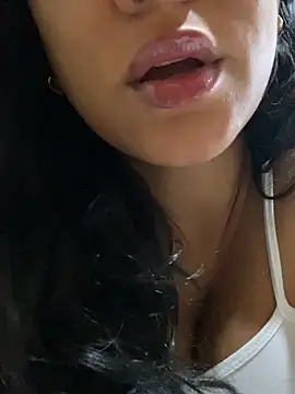 Bea3liz - Show ass with plug