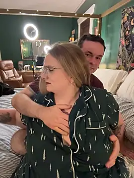 Thatcutegirlwtheglasses - titty drop!