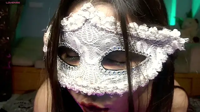 Two_Baddies - Pillow ride