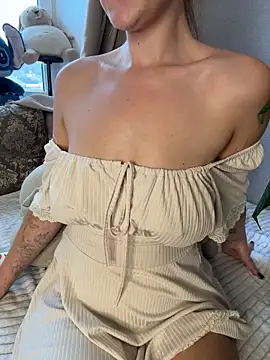 Curvycatwow - Oil boobs + hot photos for you
