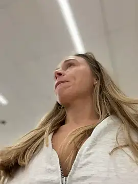 Lunagirl13 - Lick my nipples 😋😋