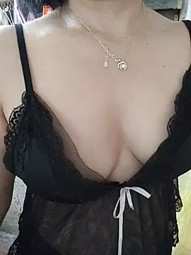 Hara_lusia83 - The girl is sexy, big, and seductive.