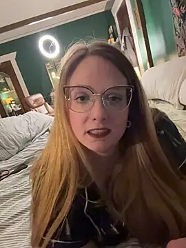 Thatcutegirlwtheglasses - titty drop!