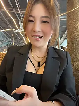 Lola666999 - 户外茶楼，完成任务脱掉内裤骚穴特写