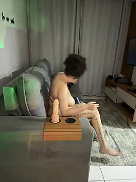 Romena_ - A cada 10 tk, quicada no Dildo 🫦