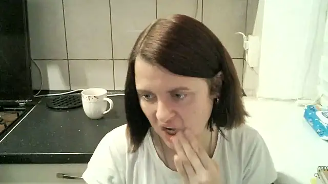 StrawberrySweet3's Live XXX Chat