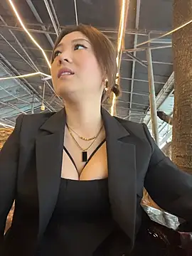 Lola666999 - 户外茶楼，完成任务脱掉内裤骚穴特写