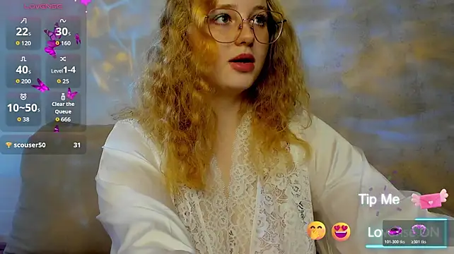 AngelaMoorre - cute face close to the camera