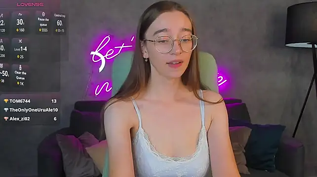 Lucy_Green - touching my thighs