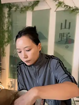 Eliza-E - 全裸5分钟