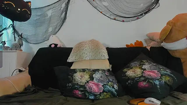 Crystalnut - Naked for the rest of the stream