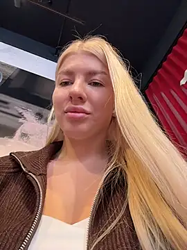 NewLale - Show tits
