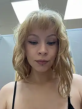 _Little_Ginger - Show boobs in From outside