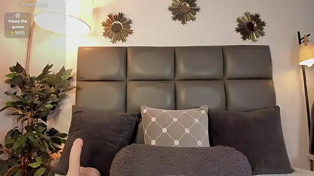 Antonellachic73 - suck on her breasts