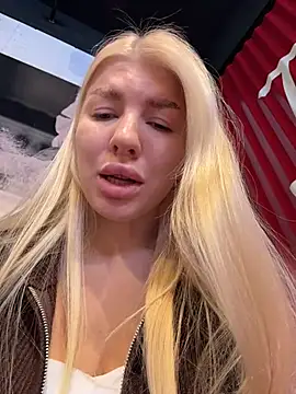 NewLale - Show tits