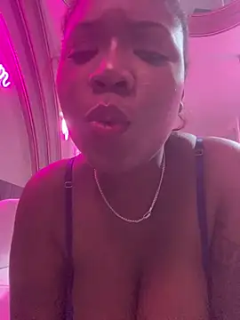 Ebony_muse - kiss