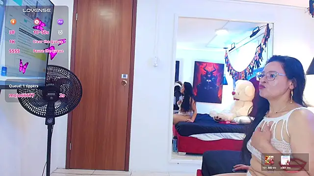 Debora_shine - SHOW NAKED TITS + OILED BOOBS