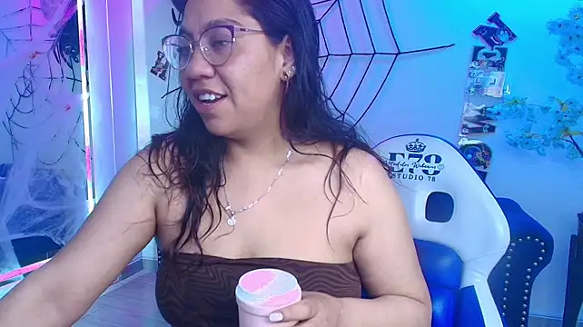 Silvana_lane - 2 fingers in my ass 🍑✌