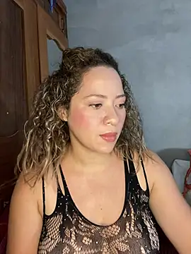 Jannieth - masturbating with my toys and putting fi