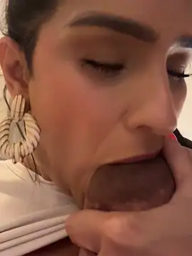 Mau_White - show my tits GLT 4 photos toppples