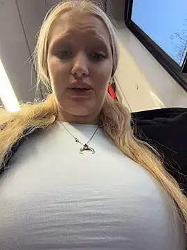 Elfi_InPublic - Show tongue +pinch nipples in bus