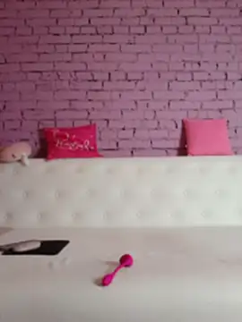 Ledi_Milff - The toy inside