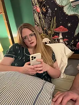 Thatcutegirlwtheglasses - buttplug in!