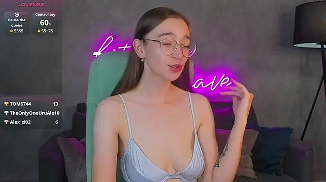 Lucy_Green - touching my thighs
