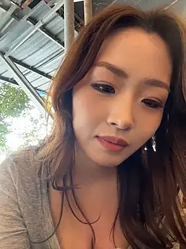 Yomi009 - 景区户外茶馆足交假鸡巴😳