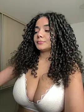 Curlyierr - Slide your hard cock in middle my tits