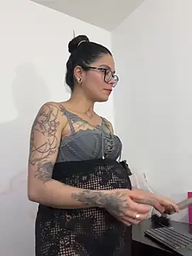 Esmeralda_hairy - Olí or cream on Nelly