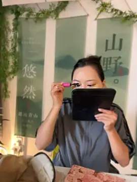 Eliza-E - 全裸5分钟