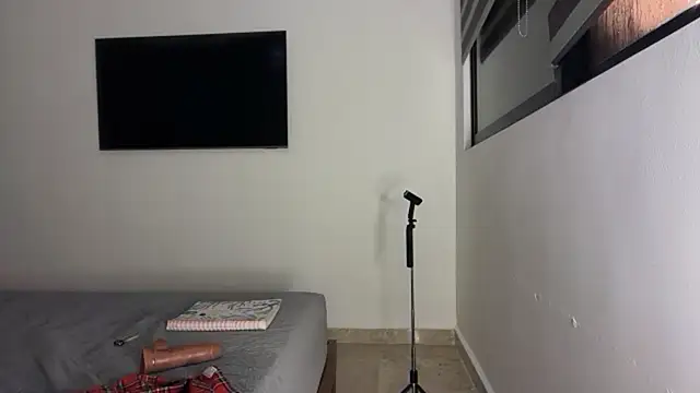 Callmeemily22 - me meto el dildo