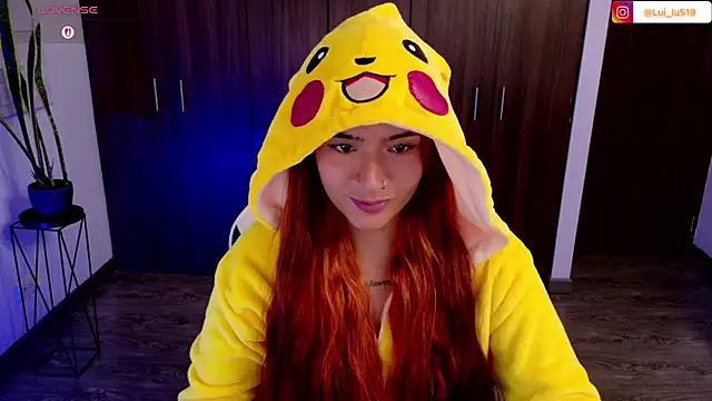 ImLui_lu - Open those sexy legs spank pussy