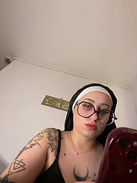 Queenlo_xxx - suce le gode très fort lolo