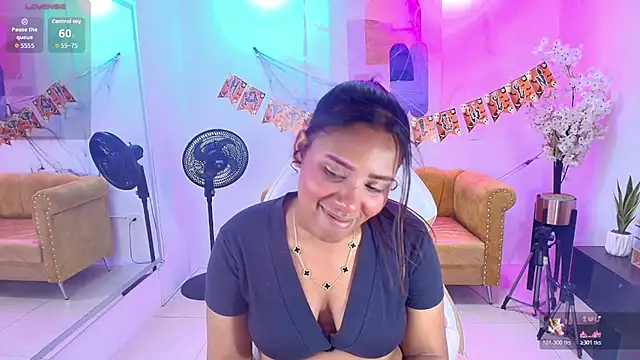 Afrodita_loren - toples + rusa + oil in tits
