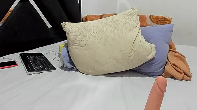 TrinityJames_ - show finger in my ass