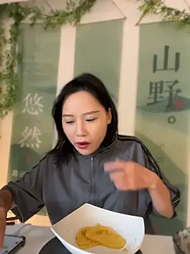 Eliza-E - 全裸5分钟