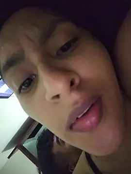 LauraMontaii - Beso Negro 🖤