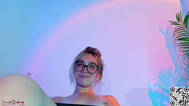 Emmi_Roberts - Massage my feet with oil