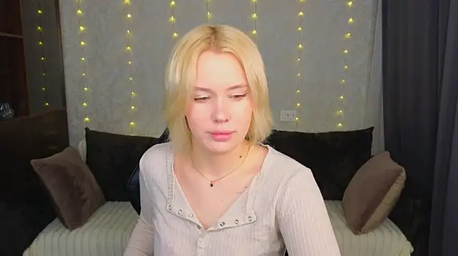 MelissaAvis - massage my amazing tits